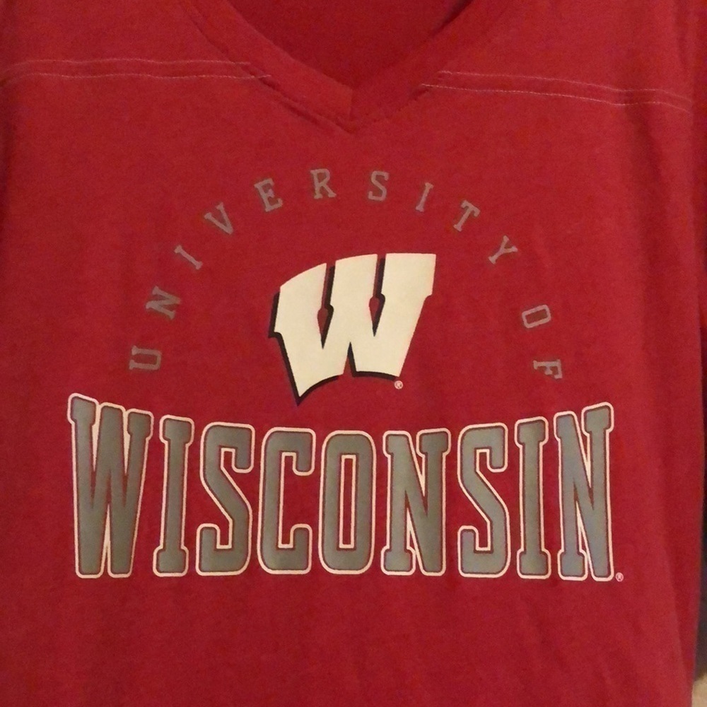 WISCONSIN Badgers XL Juniors top - Picture 2 of 6